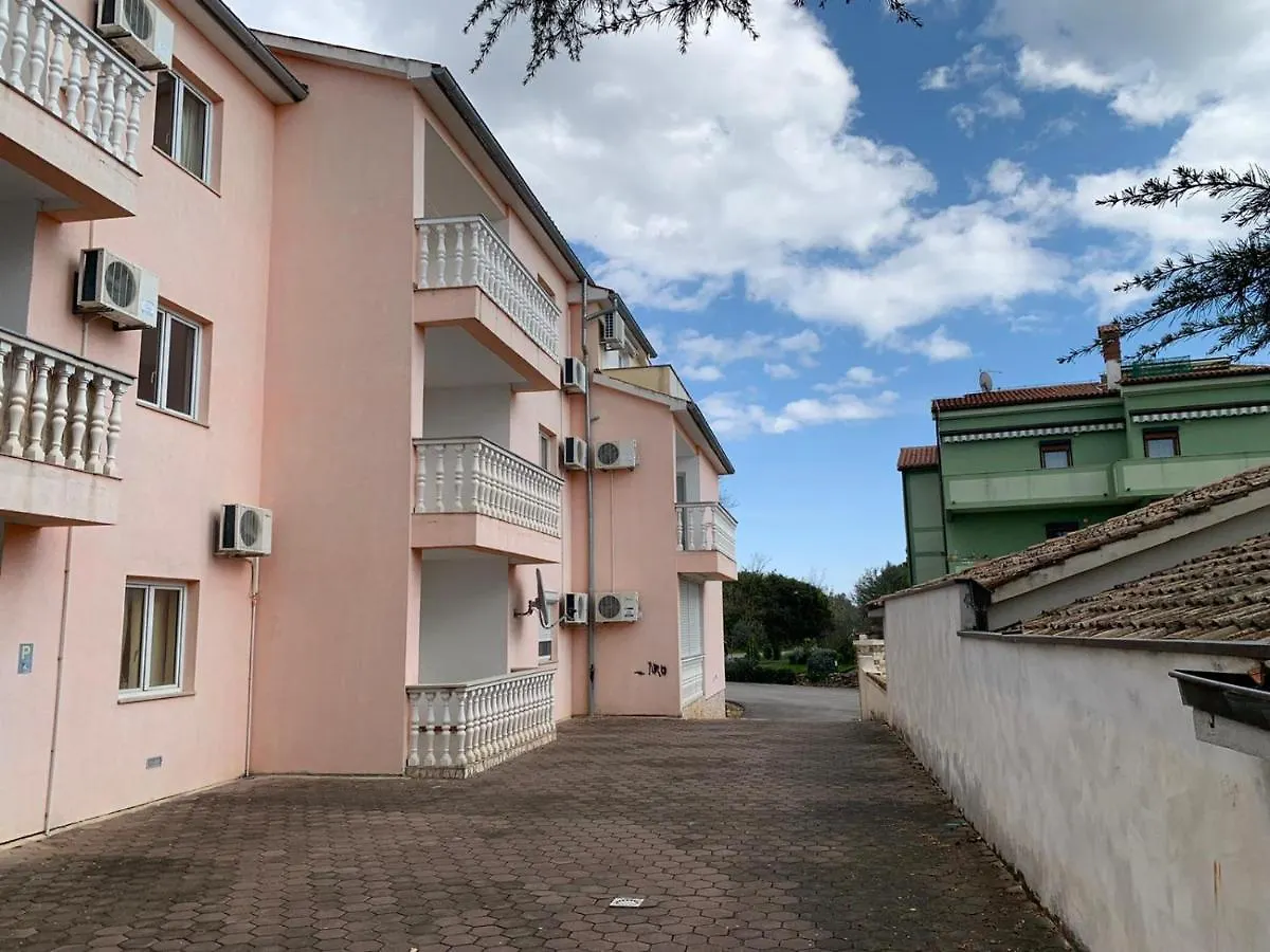 Apartman Dobric פאז'אנה 0*,  קרואטיה