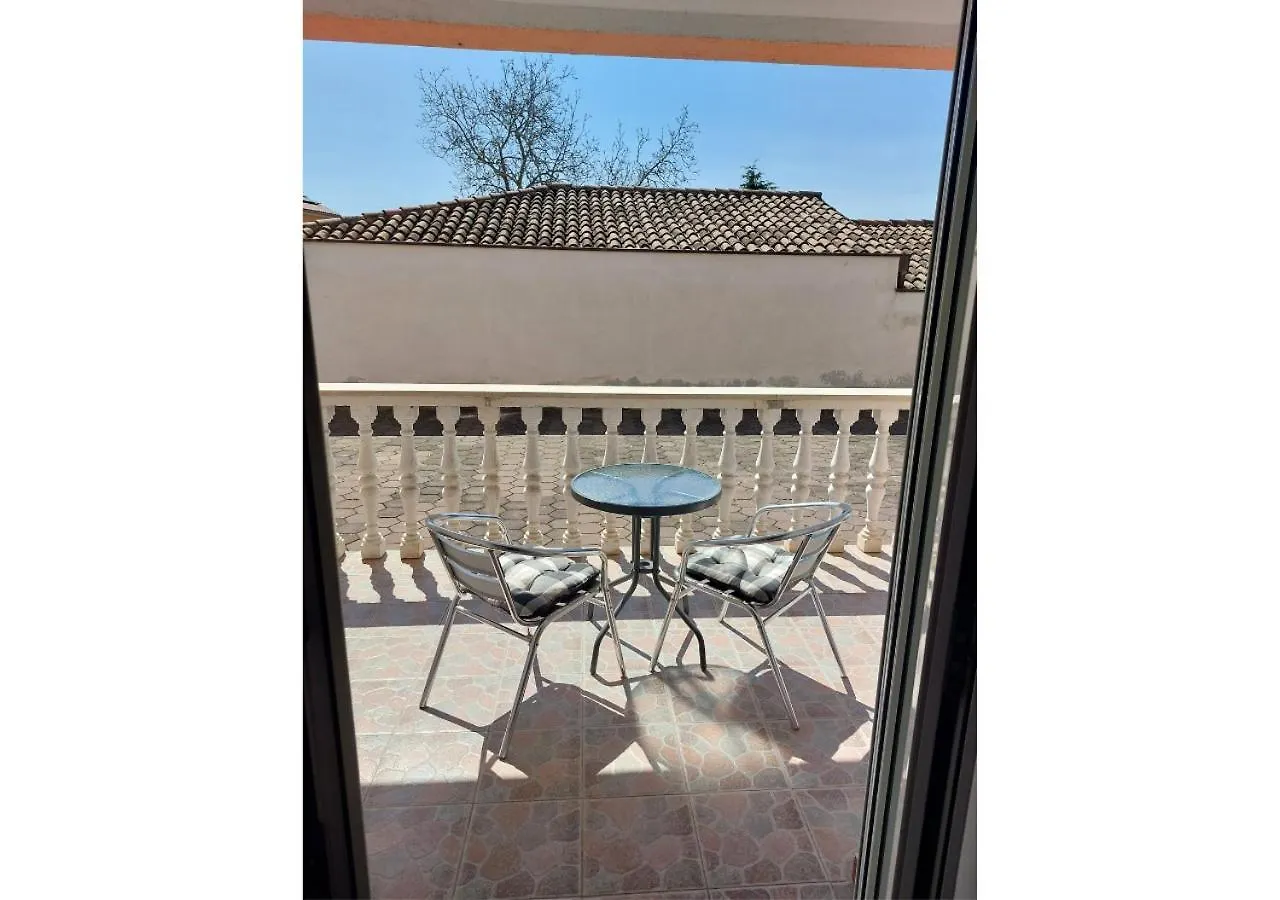 דירה Apartman Dobric פאז'אנה